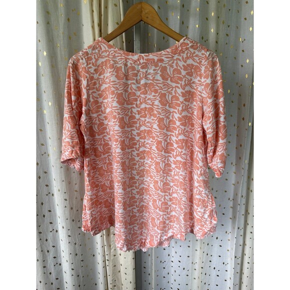 Love River Clothing Co. Hawaiian Inspired Floral Hibiscus Curved Hem Blouse M - Picture 4 of 6